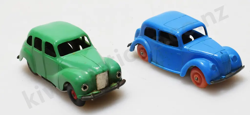 TRI-ANG MINIC SALOON CARS Image 1++