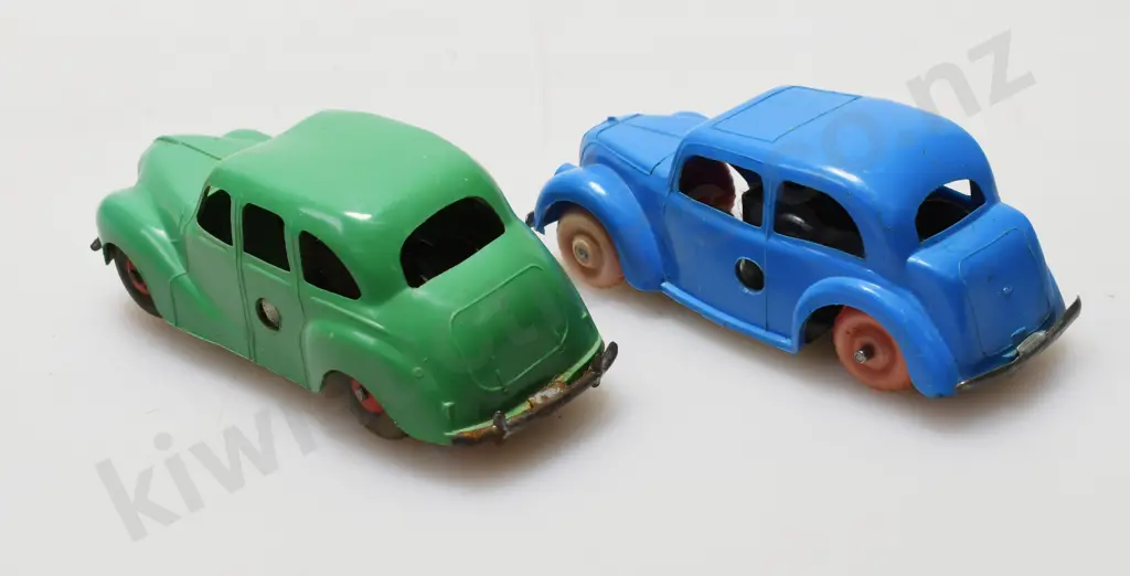 TRI-ANG MINIC SALOON CARS Image 1++