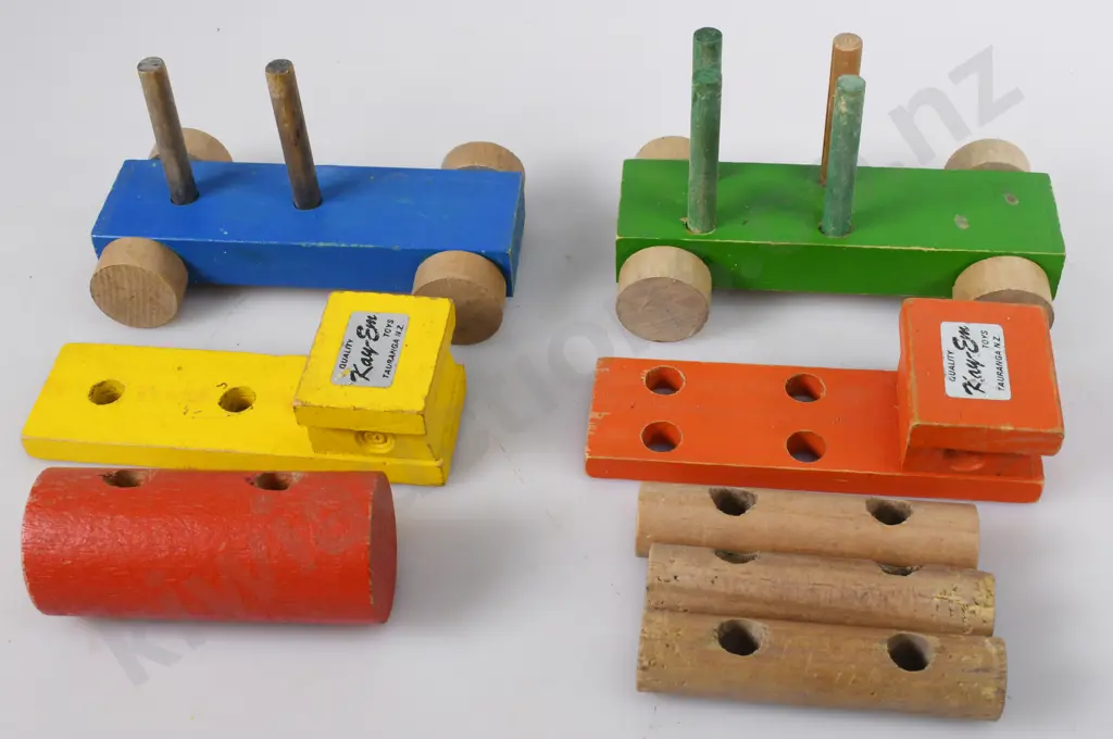 KAY-EM WOODEN TOYS Image 1++