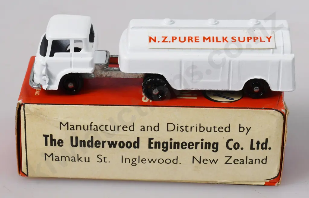 FUN HO MIDGET ARTICULATED MILK TANKER 40, BOXED Image 1++