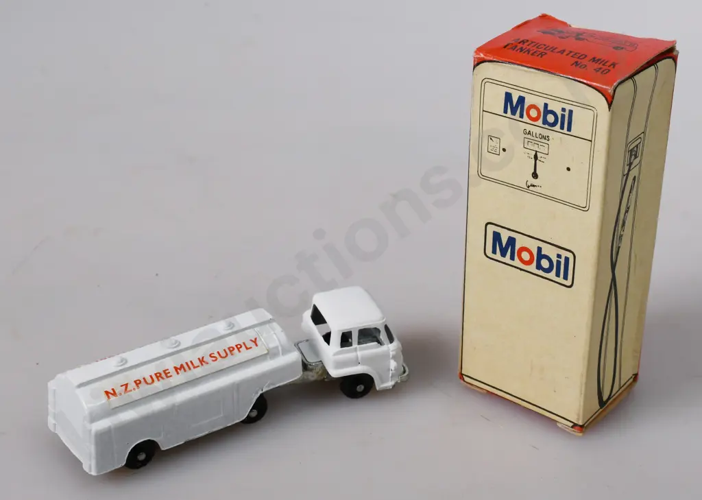 FUN HO MIDGET ARTICULATED MILK TANKER 40, BOXED Image 1++