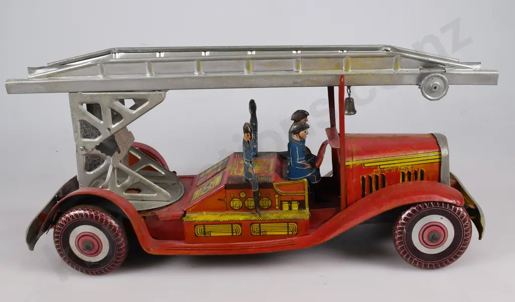 METTOY TINLATE CLOCKWORK FIRE ENGINE Image 1++