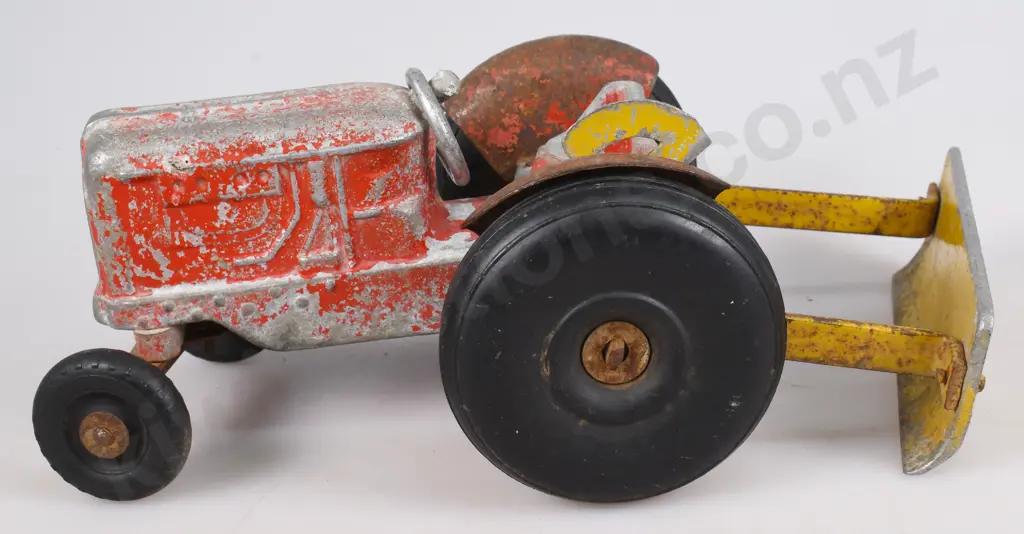 TIGER TOYS FORDSON TRACTOR, BACK BLADE Image 1++