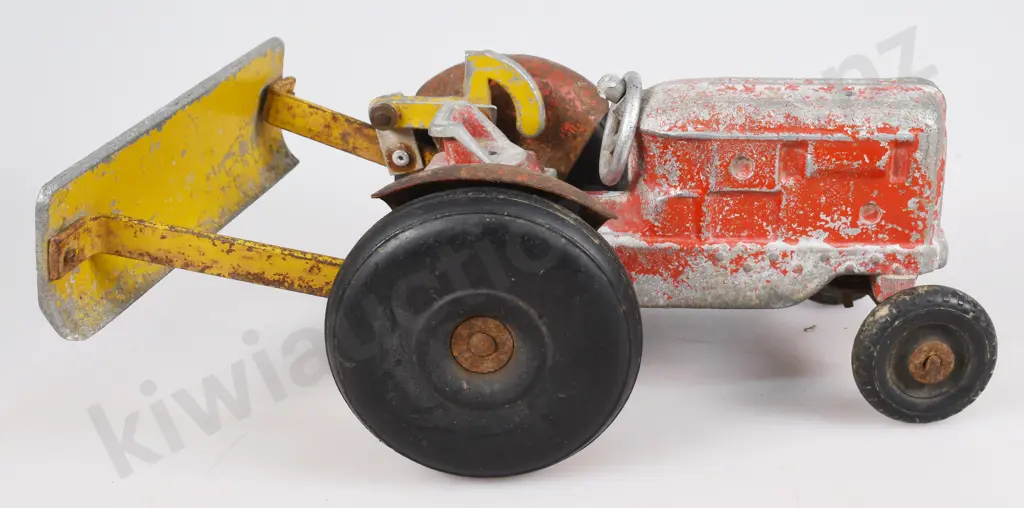TIGER TOYS FORDSON TRACTOR, BACK BLADE Image 1++