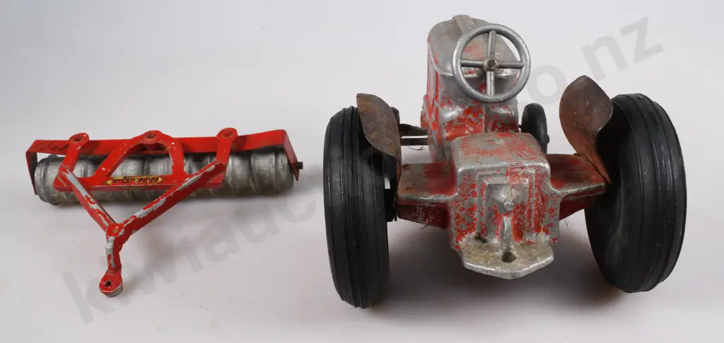 TIGER TOYS FORDSON TRACTOR, ROLLERS Image 1++