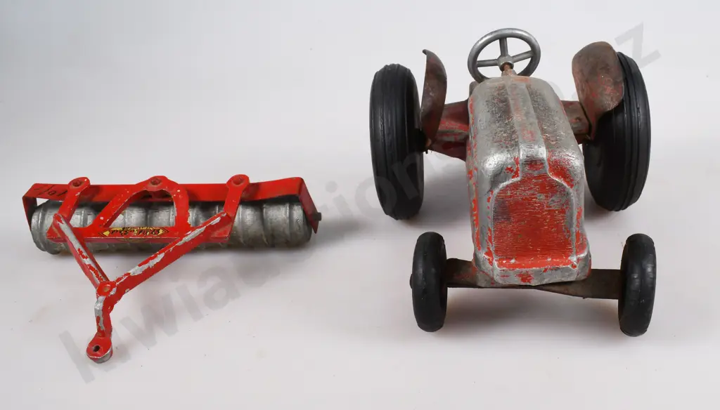 TIGER TOYS FORDSON TRACTOR, ROLLERS Image 1++
