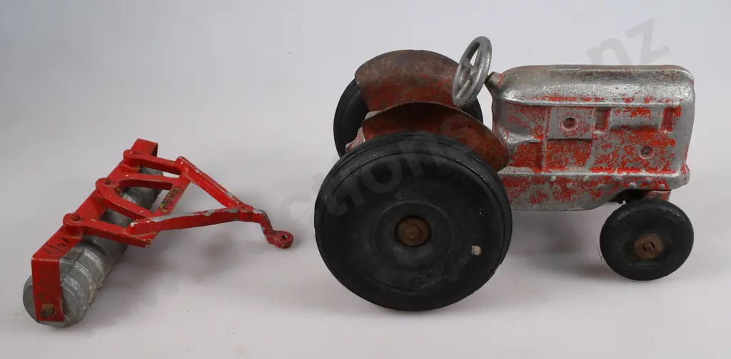 TIGER TOYS FORDSON TRACTOR, ROLLERS Image 1++