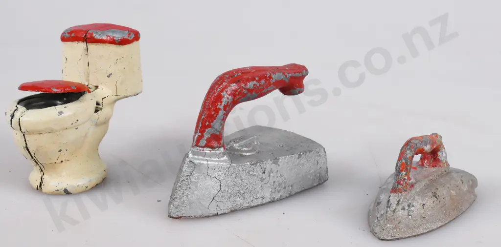 TINK-E TOYS TOILET, IRONS Image 1++
