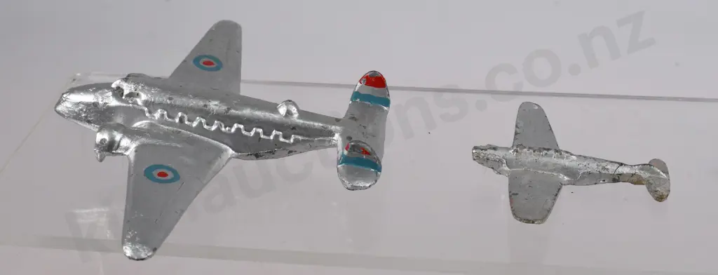 TINK-E TOYS TOILET, IRONS Image 1++