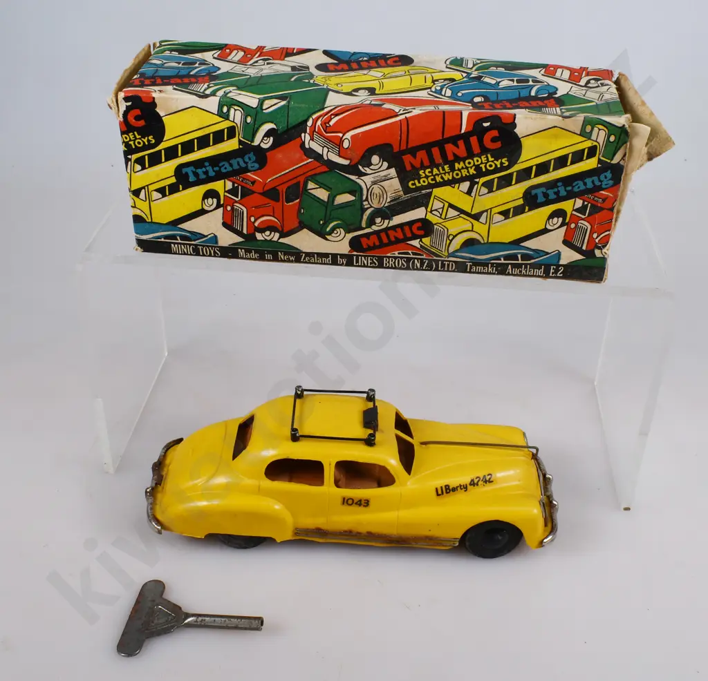 TRI-ANG MINIC CLOCKWORK TOY VEHICLES Image 1++
