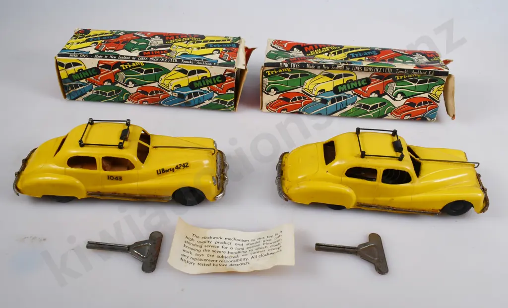 TRI-ANG MINIC CLOCKWORK TOY VEHICLES Image 1++