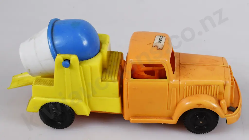ASSORTED NEW ZEALAND TOYS Image 1++