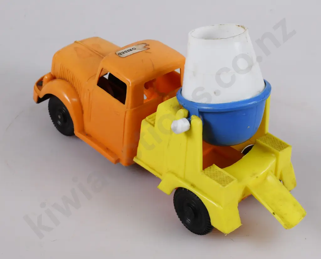 ASSORTED NEW ZEALAND TOYS Image 1++