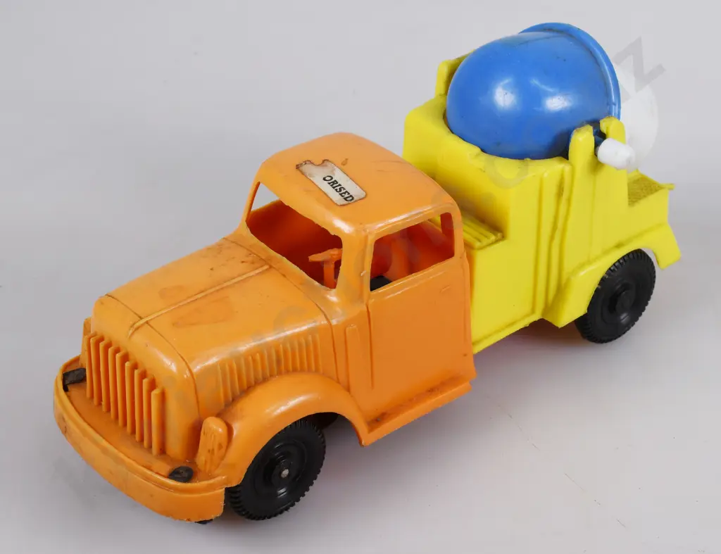 ASSORTED NEW ZEALAND TOYS Image 1++