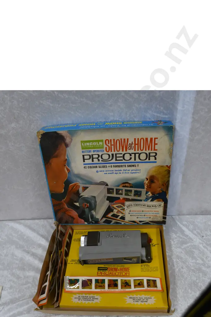 ASSORTED LINCOLN INTERNATIONAL TOYS Image 1++