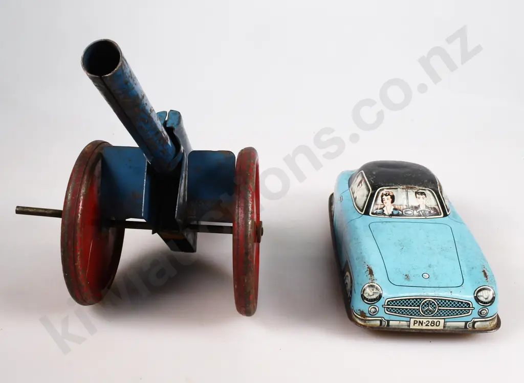 2 TIN TOYS Image 1++