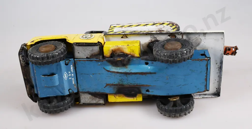 TINPLATE TOY VEHICLES Image 1++