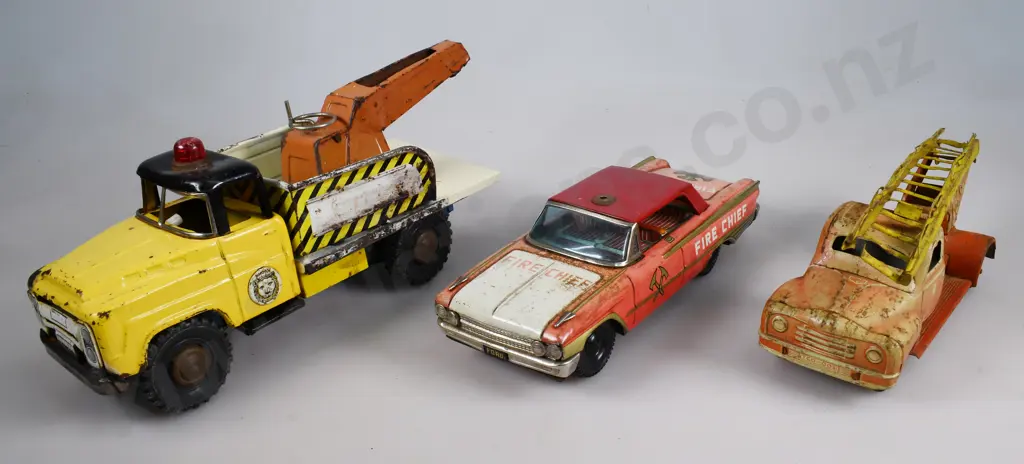 TINPLATE TOY VEHICLES Image 1++