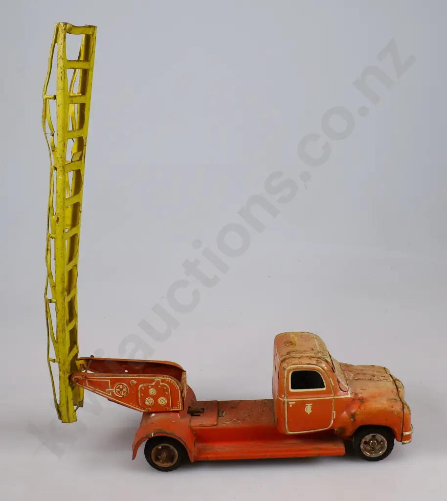 TINPLATE TOY VEHICLES Image 1++