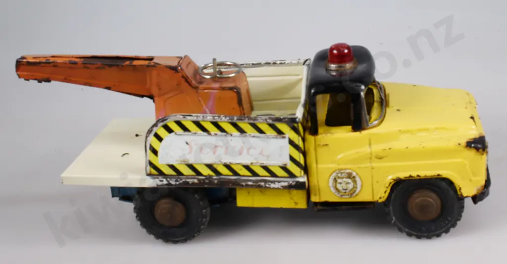 TINPLATE TOY VEHICLES Image 1++
