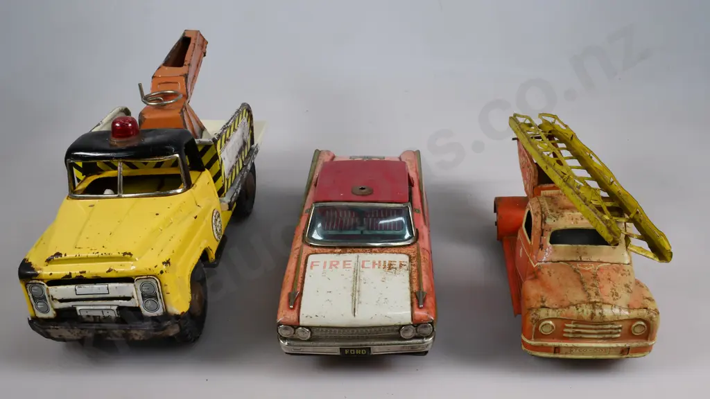 TINPLATE TOY VEHICLES Image 1++