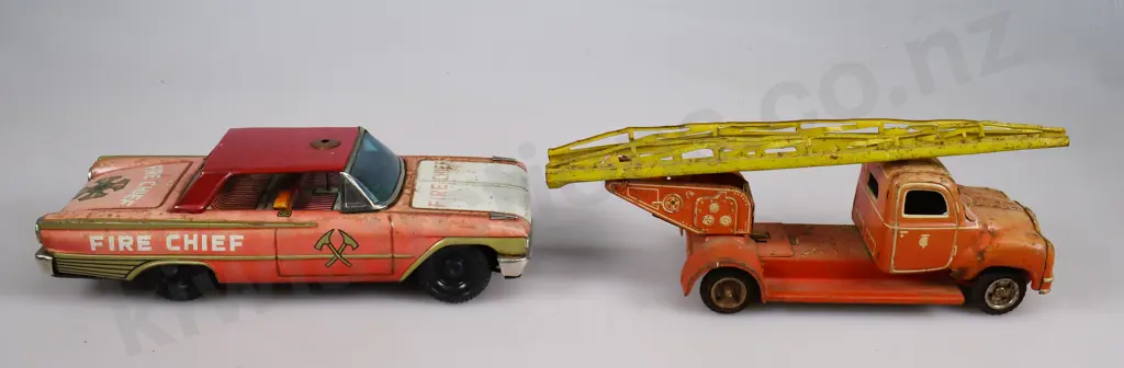TINPLATE TOY VEHICLES Image 1++