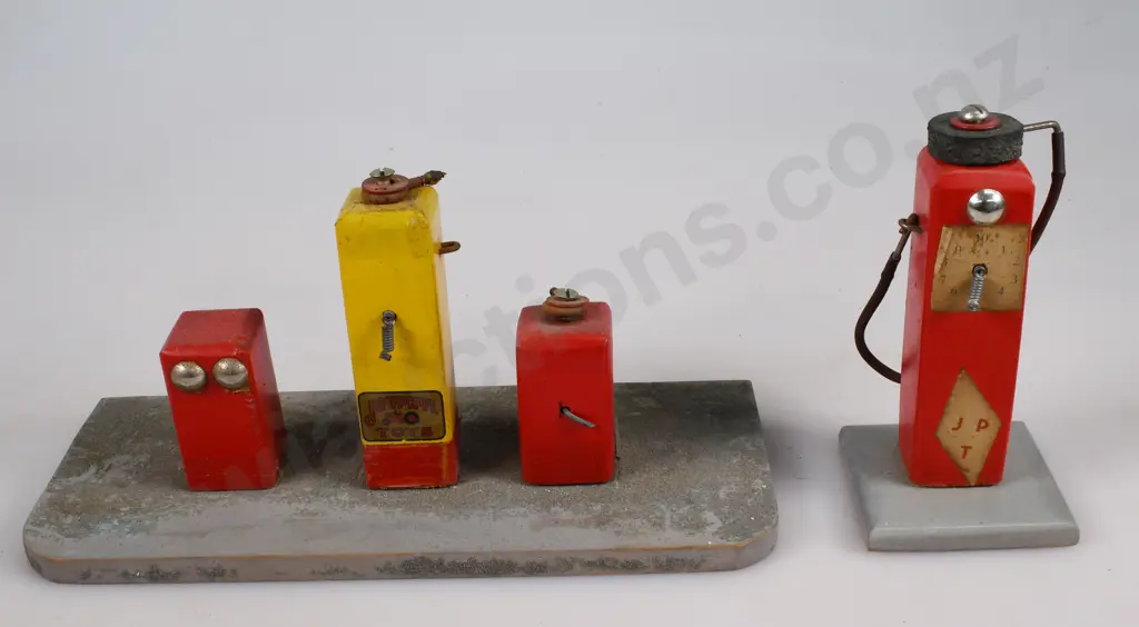JOYPHYL WOODEN TOY PETROL PUMPS Image 1++