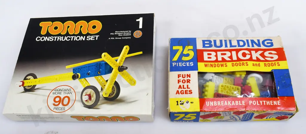 TORRO, BUILD-A-KIT PLAY SETS Image 1++