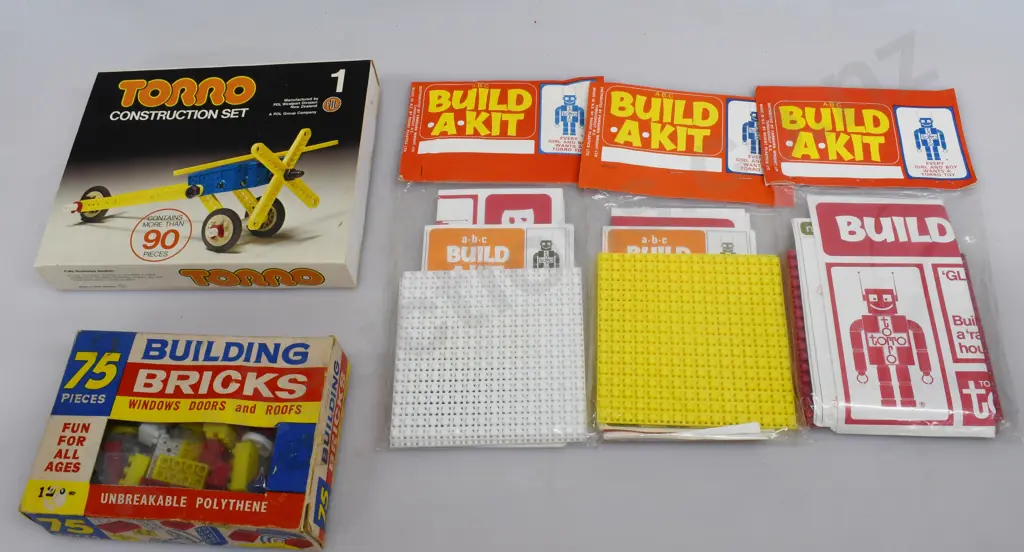 TORRO, BUILD-A-KIT PLAY SETS Image 1++