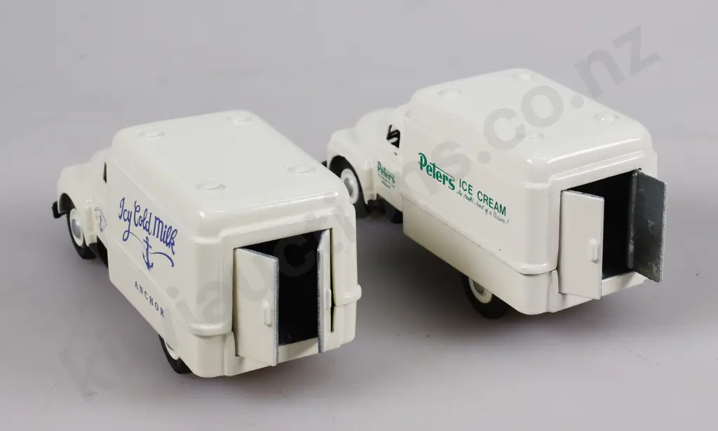 MICRO MODEL INTERNATIONAL DELIVERY VANS Image 1++