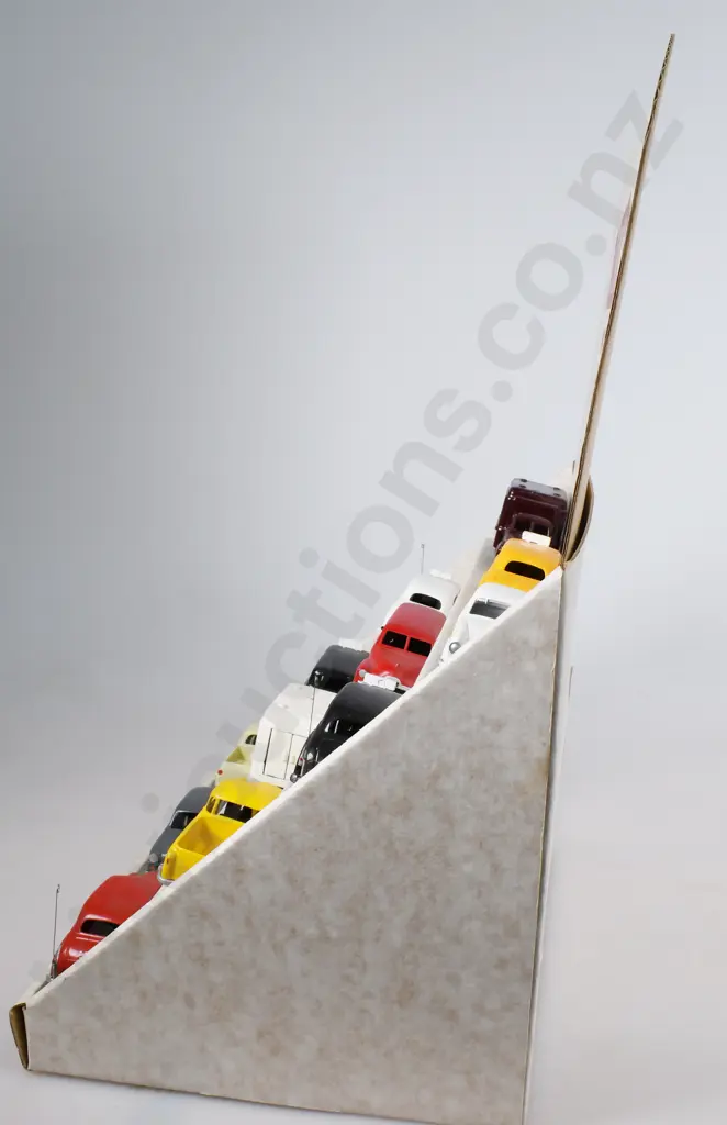 MICRO MODEL SHOP COUNTER DISPLAY Image 1++
