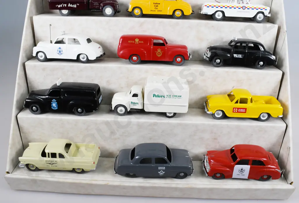 MICRO MODEL SHOP COUNTER DISPLAY Image 1++