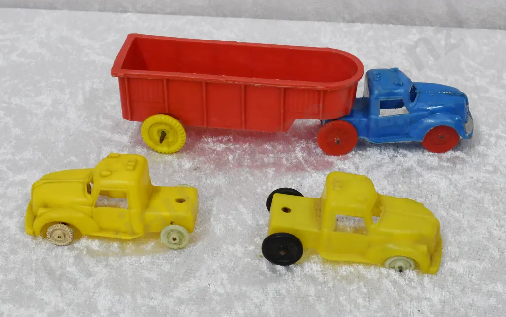 PLASTIC TOY VEHICLES Image 1++