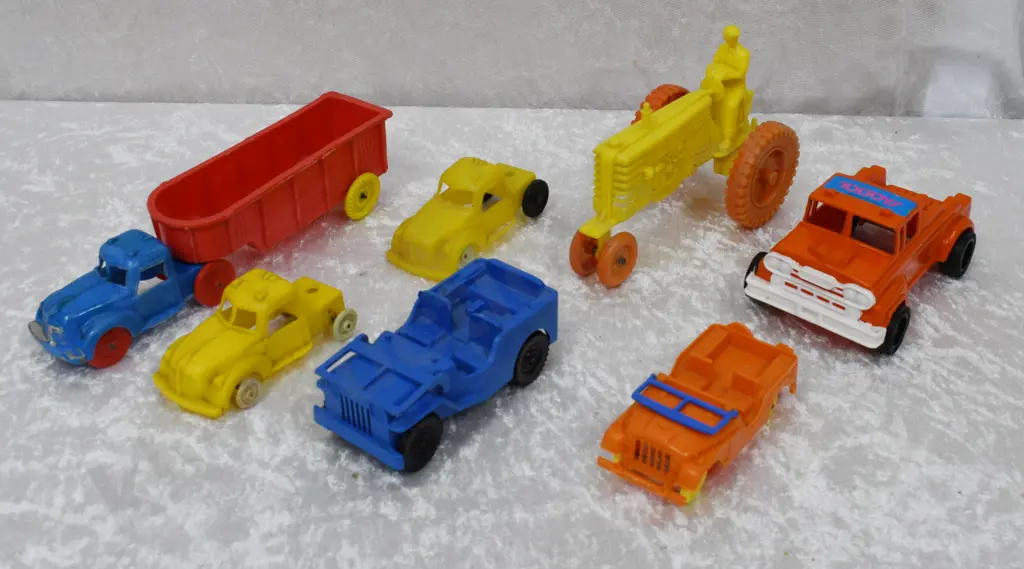 PLASTIC TOY VEHICLES Image 1++