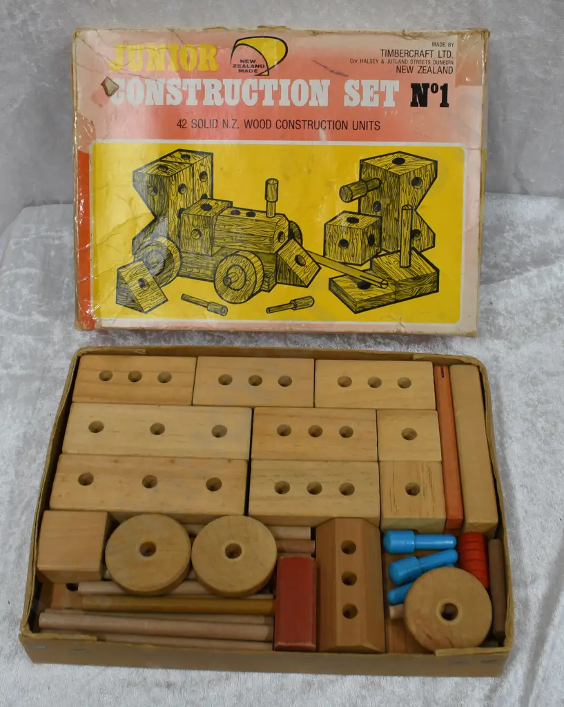 WOODEN TOY CONSTRUCTION SETS Image 1++