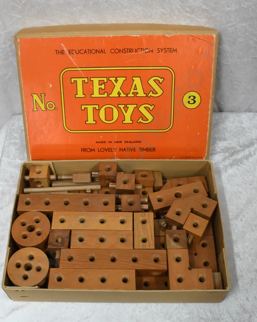 WOODEN TOY CONSTRUCTION SETS Image 1++