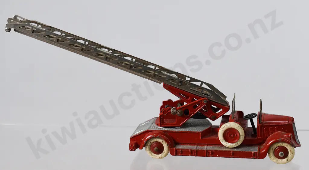 DINKY DELAHAYE FIRE TRUCK 32D Image 1++
