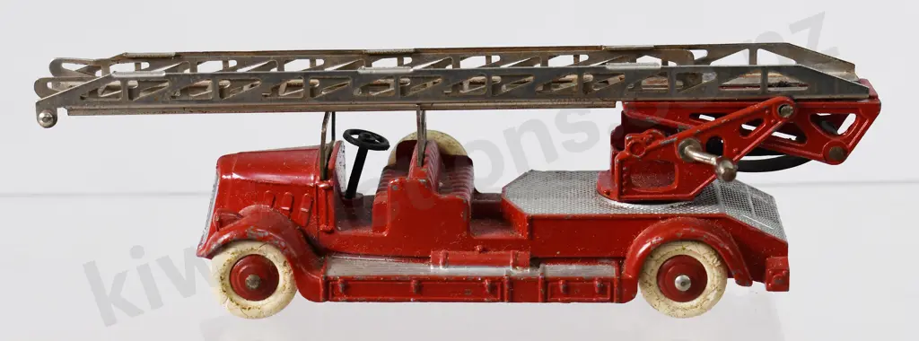 DINKY DELAHAYE FIRE TRUCK 32D Image 1++