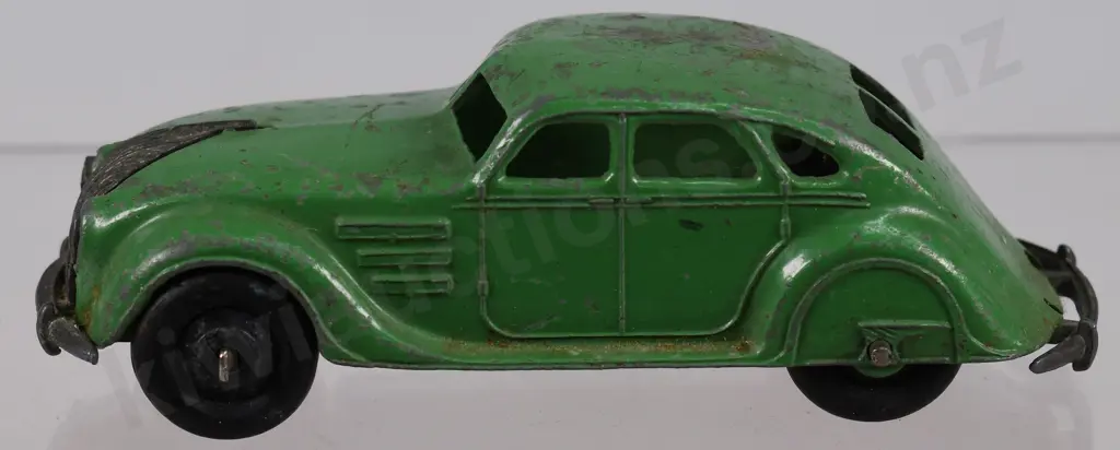 DINKY CHRYSLER AIRFLOW SALOON Image 1++