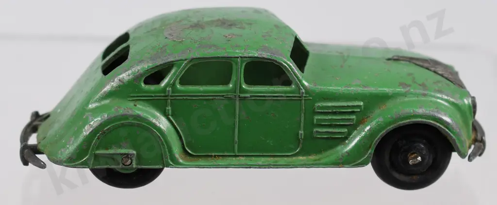DINKY CHRYSLER AIRFLOW SALOON Image 1++