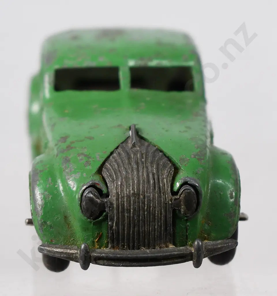 DINKY CHRYSLER AIRFLOW SALOON Image 1++