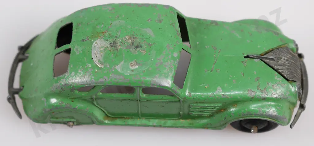 DINKY CHRYSLER AIRFLOW SALOON Image 1++