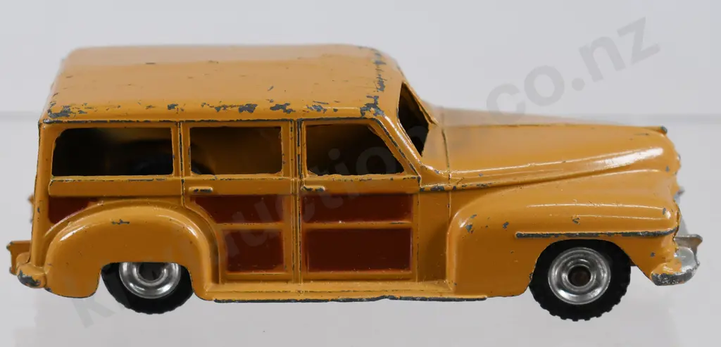 DINKY TOYS PLYMOUTH WOODY ESTATE Image 1++