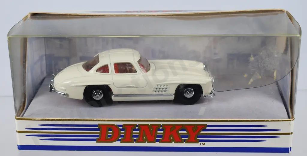 DINKY 1955 MERCEDES BENZ 300SL GULLWING IN BOX Image 1++
