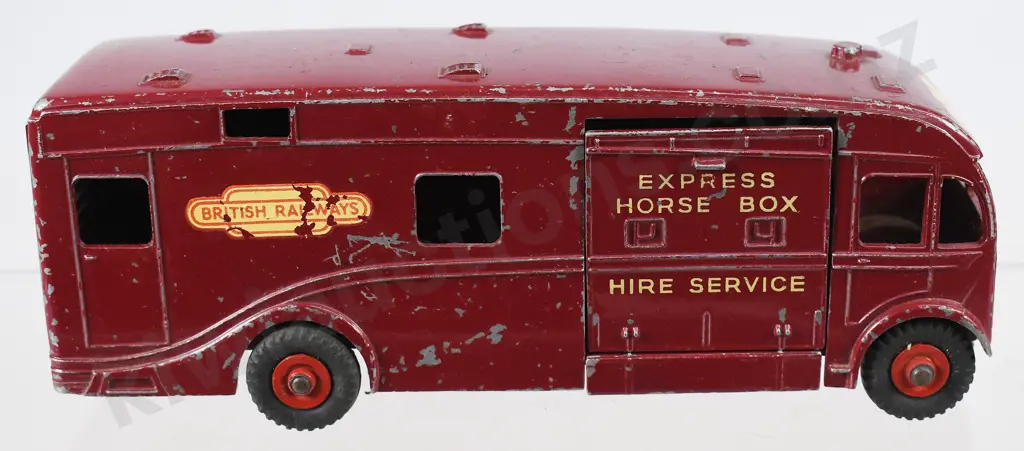 DINKY SUPERTOYS HORSE BOX Image 1++