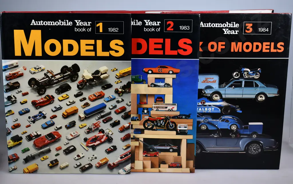 AUTOMOBILE YEAR BOOKS 1-3 1982/3/4 Image 1++