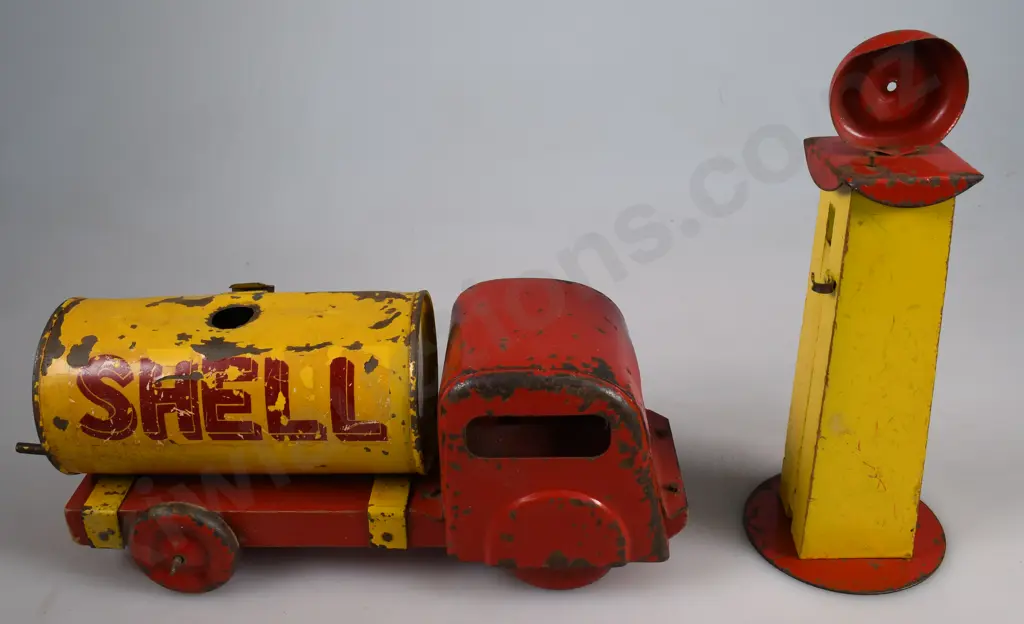 SHELL PRESSED STEEL PETROL TANKER & BOWSER Image 1++