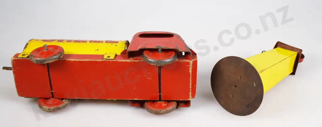 SHELL PRESSED STEEL PETROL TANKER & BOWSER Image 1++