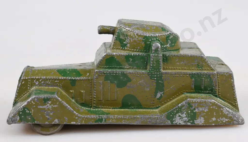 TINK-E-TOYS ARMOURED VEHICLE Image 1++