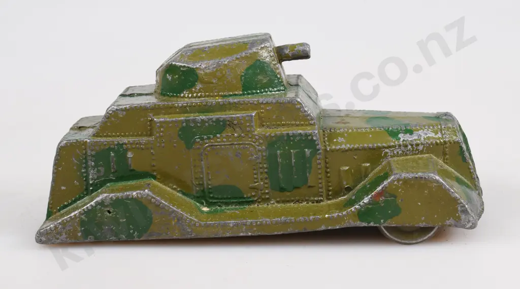 TINK-E-TOYS ARMOURED VEHICLE Image 1++